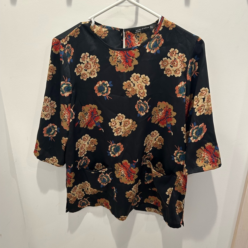 Zara Woman Floral Front Pocket Keyhole Back Blouse Size Medium